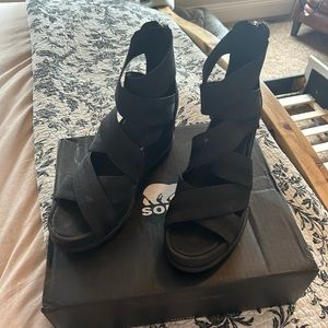 Sorry Joanie size 7 wedges. In great condition!